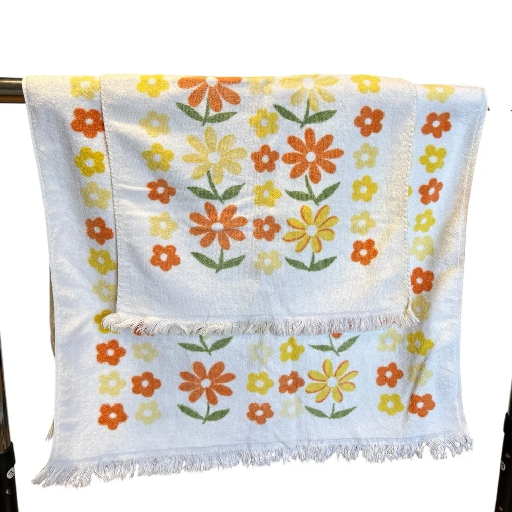 Vintage Cannon USA Hippie Floral Orange Yellow Flowers Fringed Bath & Hand Towel